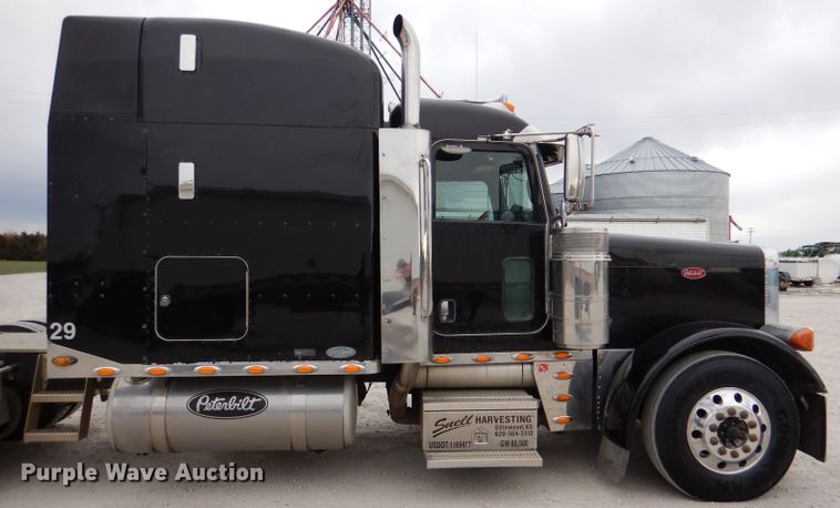 image for item DN5399 2007 Peterbilt 379  semi truck