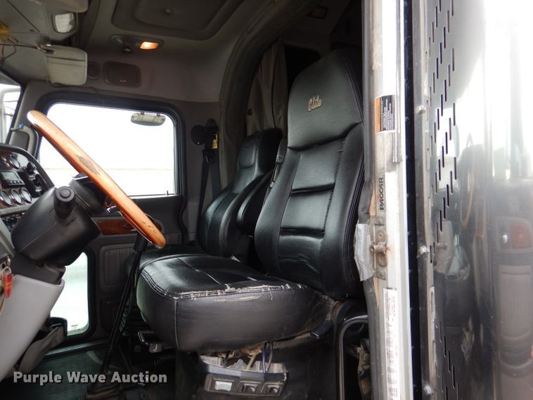 image for item DN5399 2007 Peterbilt 379  semi truck