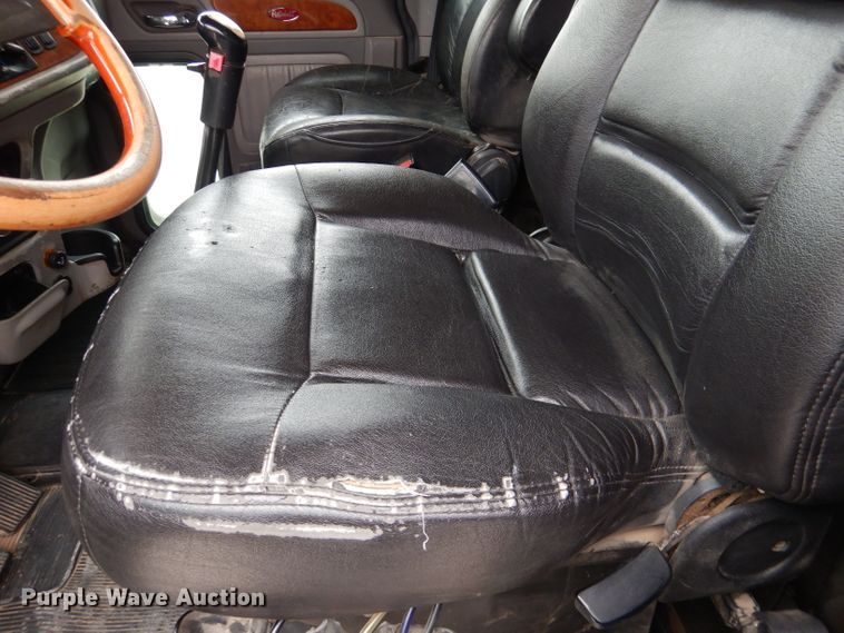 image for item DN5399 2007 Peterbilt 379  semi truck