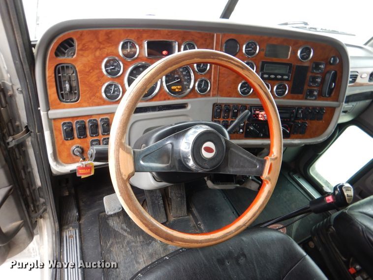 image for item DN5399 2007 Peterbilt 379  semi truck