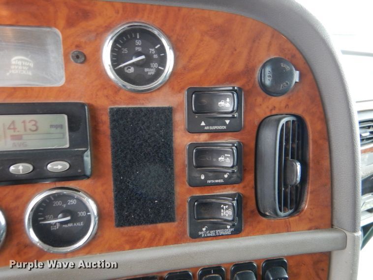 image for item DN5399 2007 Peterbilt 379  semi truck