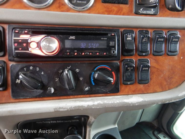 image for item DN5399 2007 Peterbilt 379  semi truck