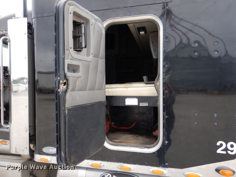 image for item DN5399 2007 Peterbilt 379  semi truck