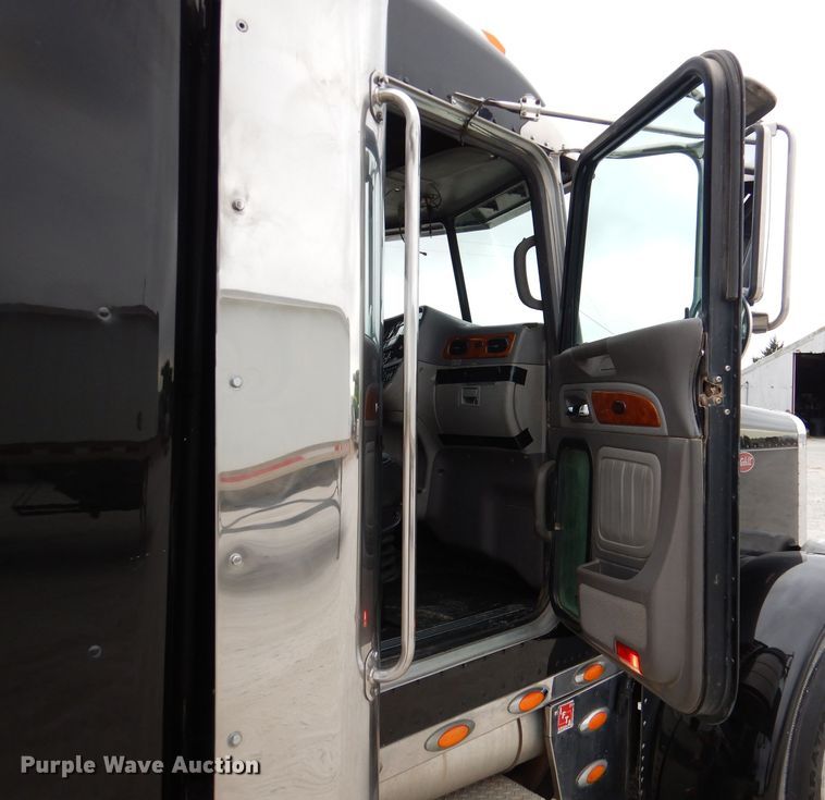 image for item DN5399 2007 Peterbilt 379  semi truck