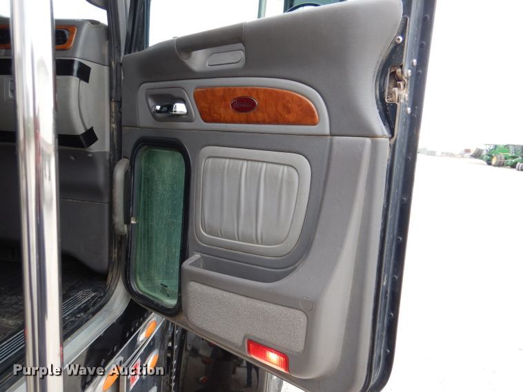 image for item DN5399 2007 Peterbilt 379  semi truck