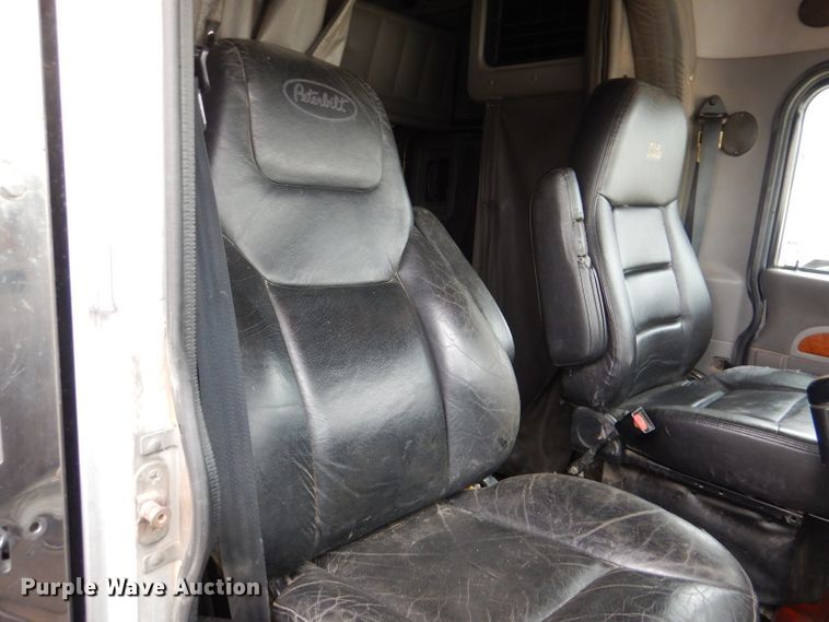 image for item DN5399 2007 Peterbilt 379  semi truck