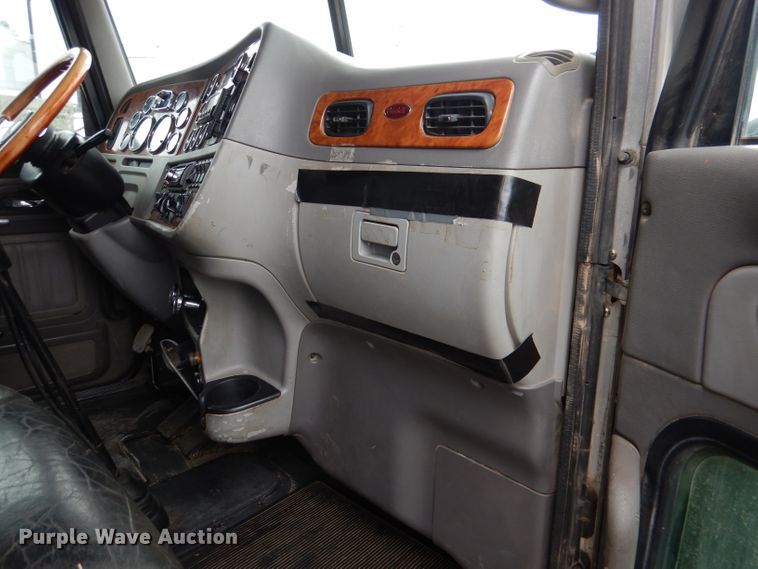 image for item DN5399 2007 Peterbilt 379  semi truck