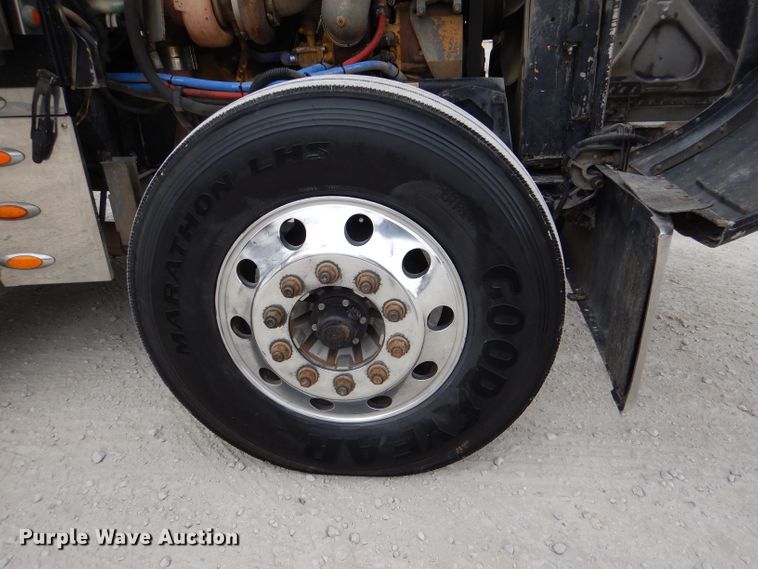 image for item DN5399 2007 Peterbilt 379  semi truck