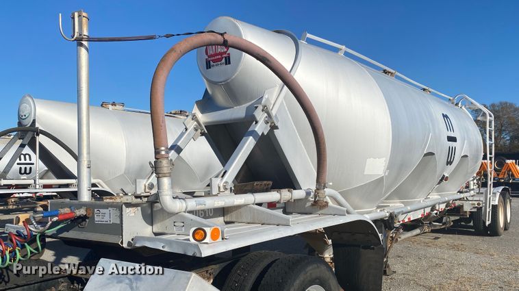 image for item DN6576 2006 Vantage  pneumatic dry bulk trailer