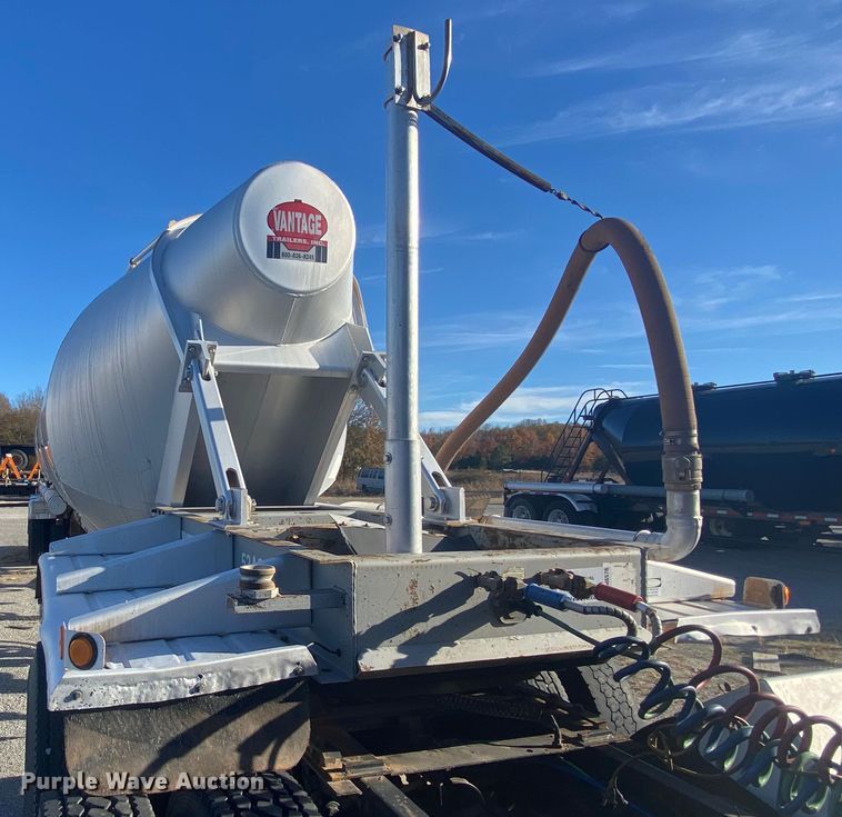 image for item DN6576 2006 Vantage  pneumatic dry bulk trailer