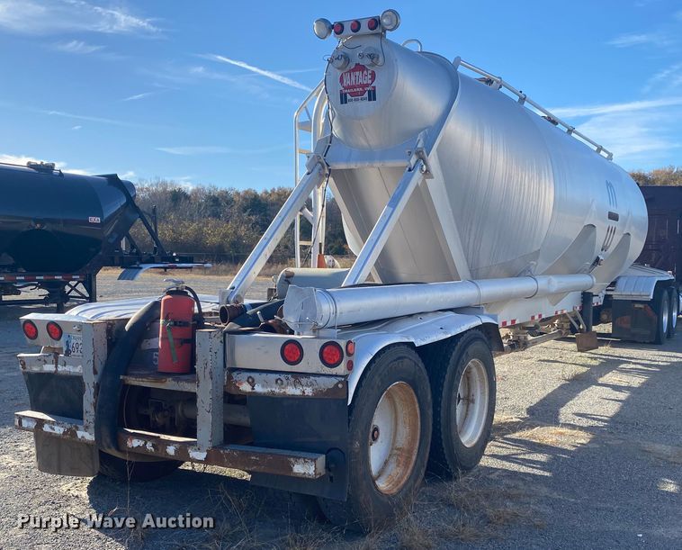 image for item DN6576 2006 Vantage  pneumatic dry bulk trailer