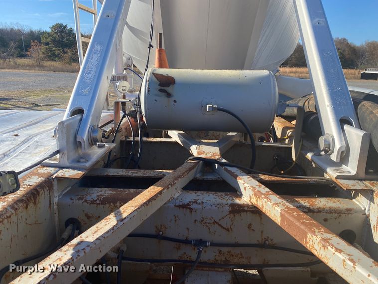 image for item DN6576 2006 Vantage  pneumatic dry bulk trailer