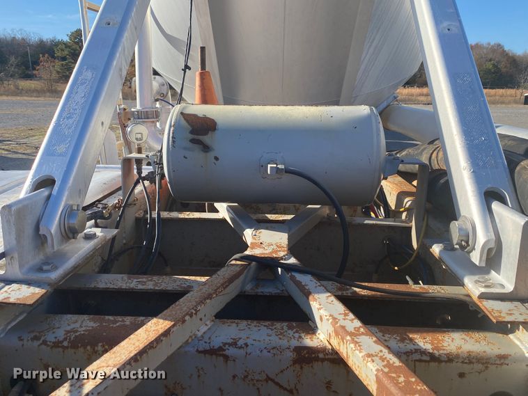 image for item DN6576 2006 Vantage  pneumatic dry bulk trailer