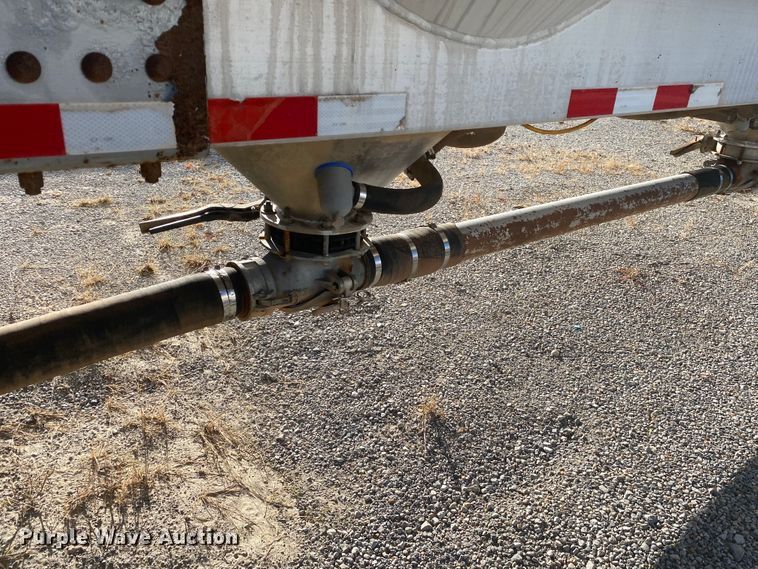 image for item DN6576 2006 Vantage  pneumatic dry bulk trailer