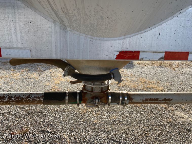 image for item DN6576 2006 Vantage  pneumatic dry bulk trailer