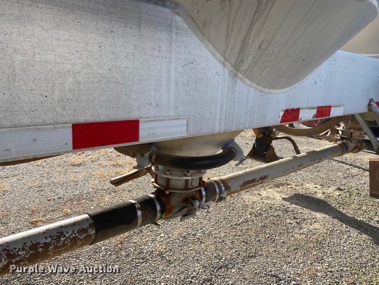 image for item DN6576 2006 Vantage  pneumatic dry bulk trailer