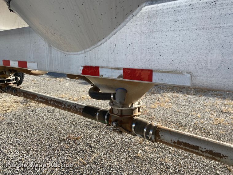 image for item DN6576 2006 Vantage  pneumatic dry bulk trailer