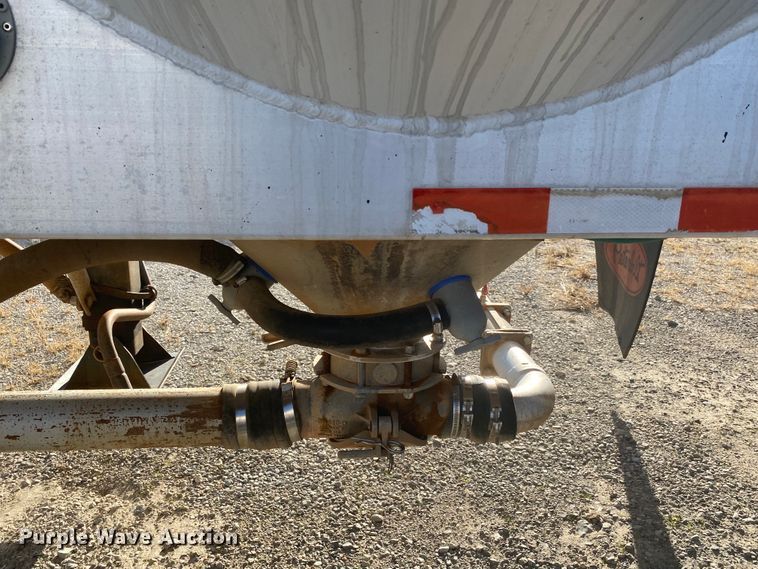 image for item DN6576 2006 Vantage  pneumatic dry bulk trailer