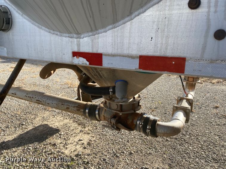 image for item DN6576 2006 Vantage  pneumatic dry bulk trailer