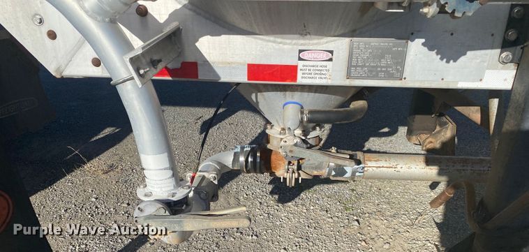 image for item DN6576 2006 Vantage  pneumatic dry bulk trailer