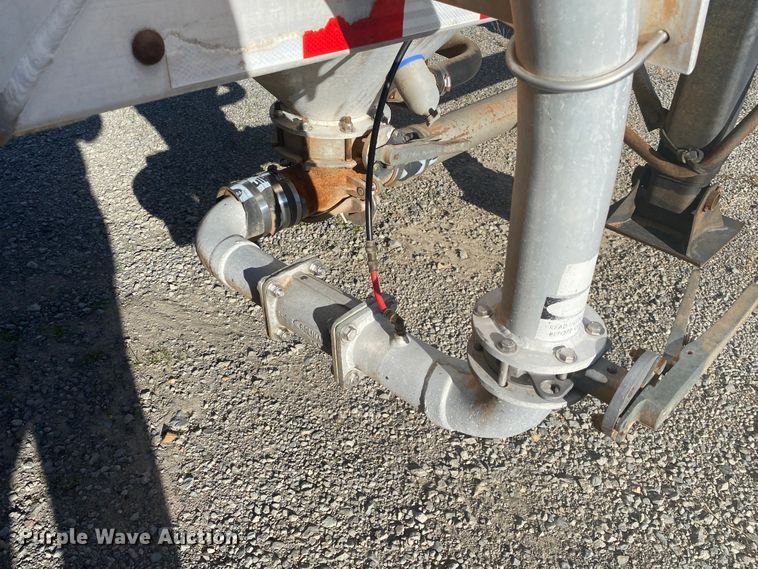 image for item DN6576 2006 Vantage  pneumatic dry bulk trailer