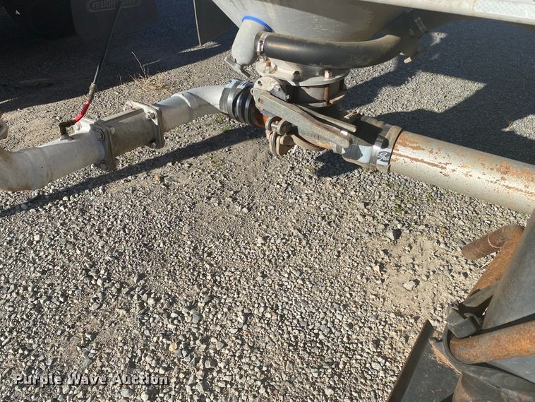 image for item DN6576 2006 Vantage  pneumatic dry bulk trailer