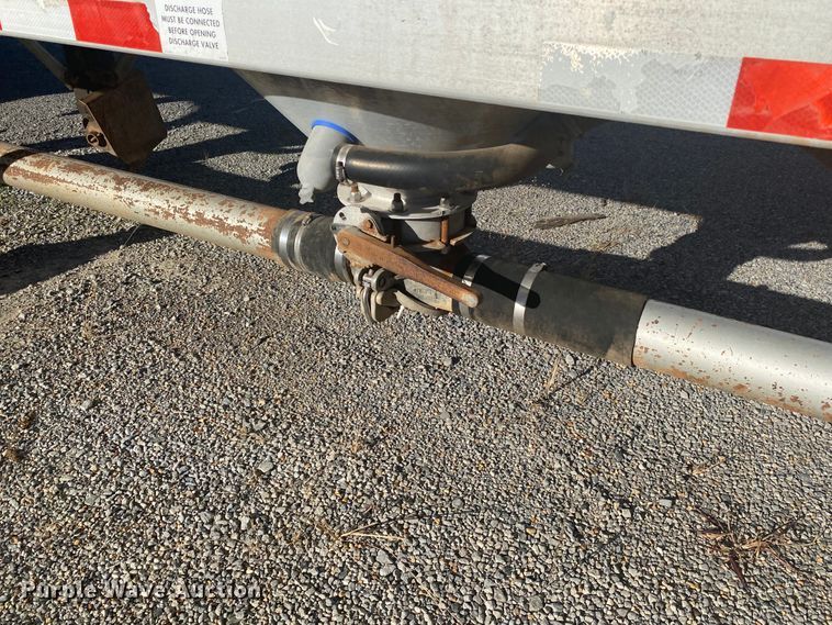 image for item DN6576 2006 Vantage  pneumatic dry bulk trailer