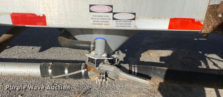 image for item DN6576 2006 Vantage  pneumatic dry bulk trailer