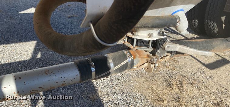 image for item DN6576 2006 Vantage  pneumatic dry bulk trailer