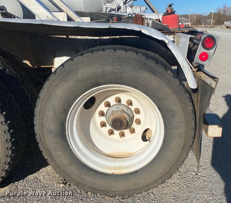 image for item DN6576 2006 Vantage  pneumatic dry bulk trailer