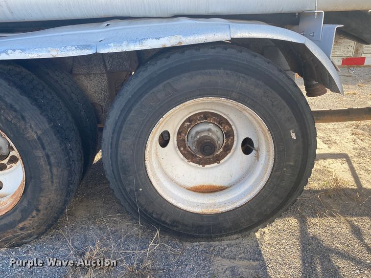 image for item DN6576 2006 Vantage  pneumatic dry bulk trailer