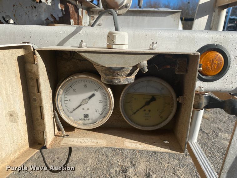 image for item DN6576 2006 Vantage  pneumatic dry bulk trailer