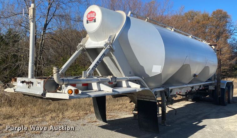 image for item DN6577 2007 Vantage  pneumatic dry bulk trailer