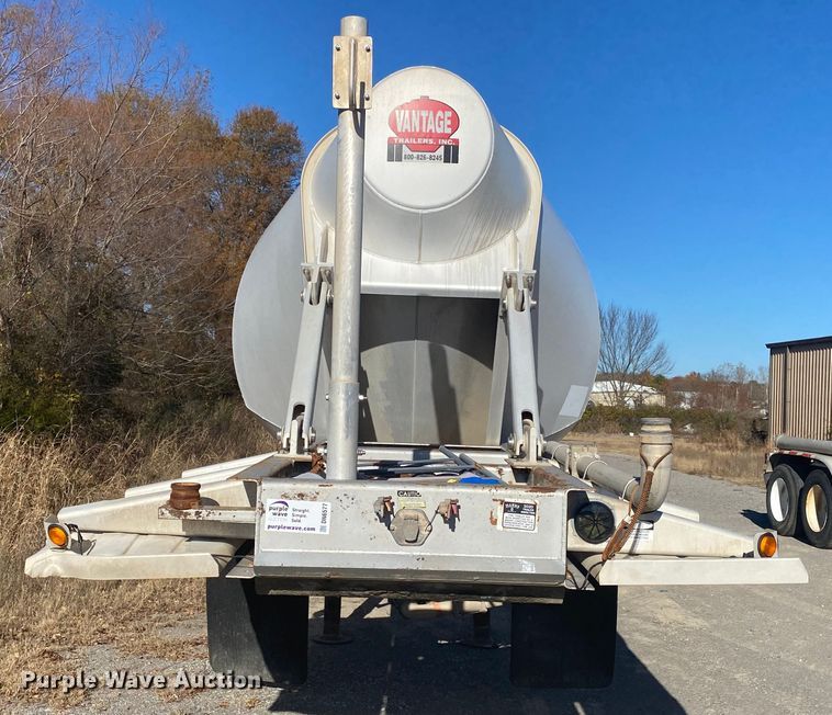 image for item DN6577 2007 Vantage  pneumatic dry bulk trailer