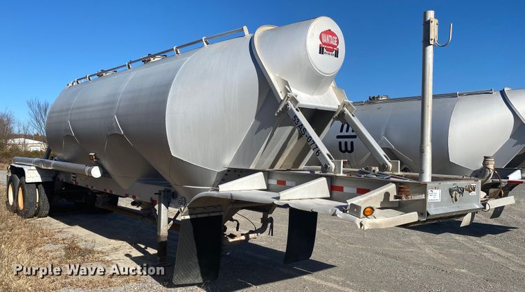 image for item DN6577 2007 Vantage  pneumatic dry bulk trailer