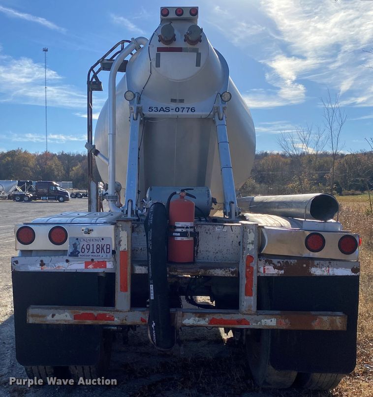 image for item DN6577 2007 Vantage  pneumatic dry bulk trailer