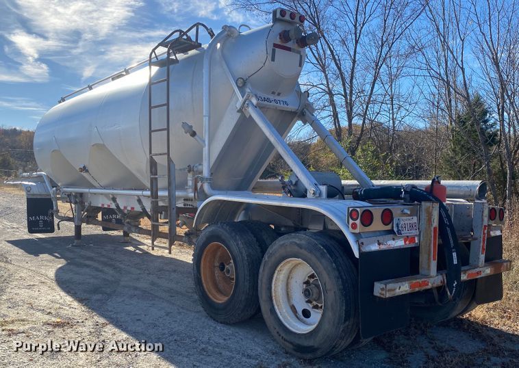 image for item DN6577 2007 Vantage  pneumatic dry bulk trailer