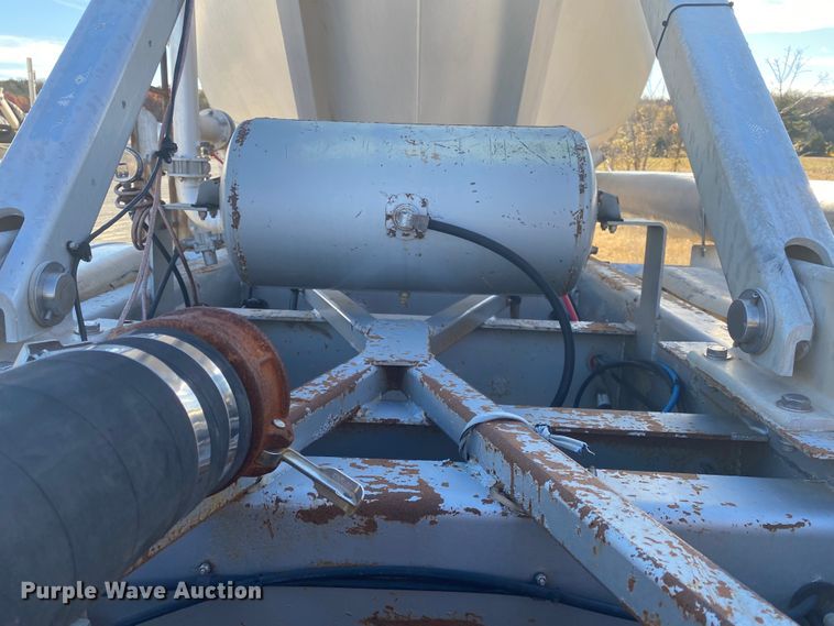 image for item DN6577 2007 Vantage  pneumatic dry bulk trailer