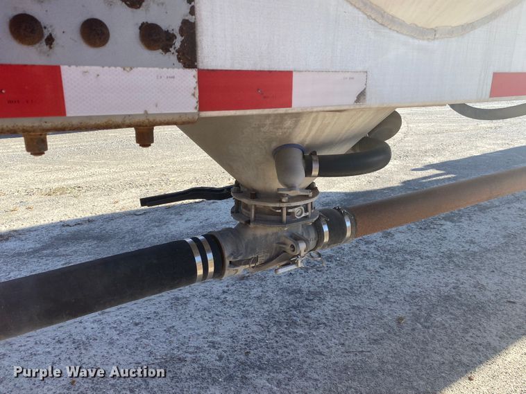 image for item DN6577 2007 Vantage  pneumatic dry bulk trailer