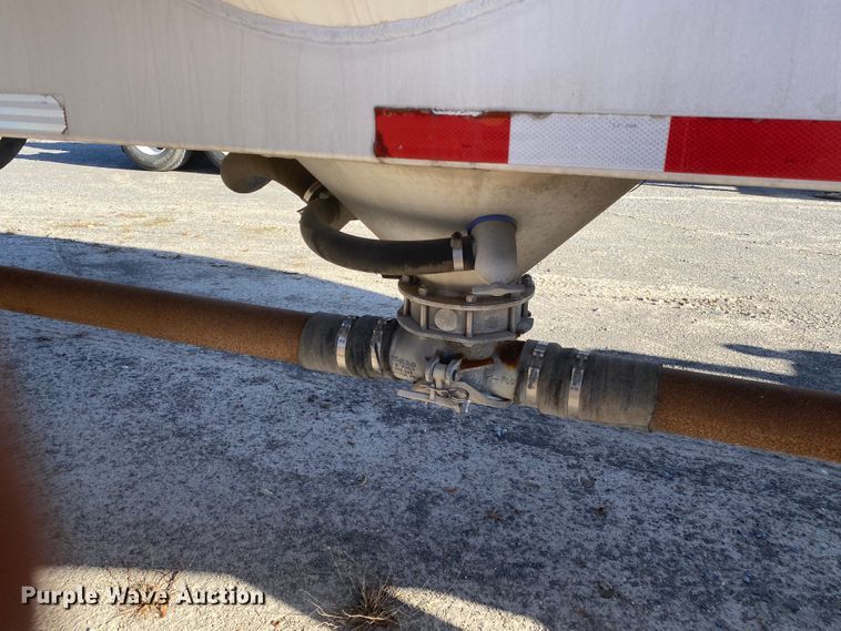 image for item DN6577 2007 Vantage  pneumatic dry bulk trailer