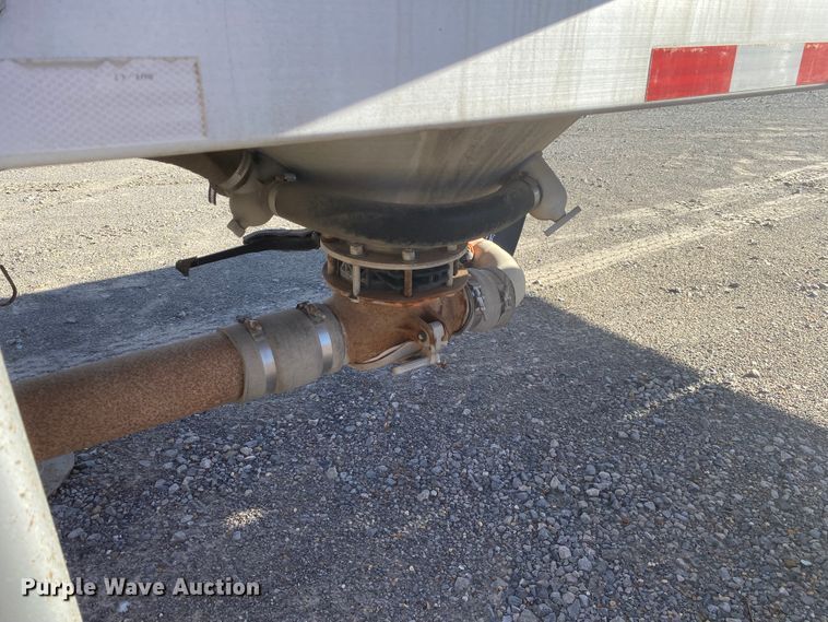 image for item DN6577 2007 Vantage  pneumatic dry bulk trailer