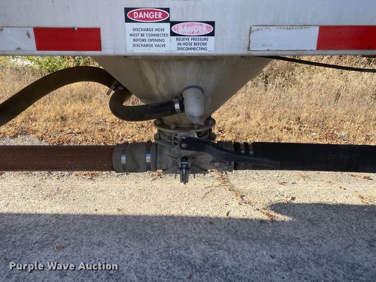 image for item DN6577 2007 Vantage  pneumatic dry bulk trailer