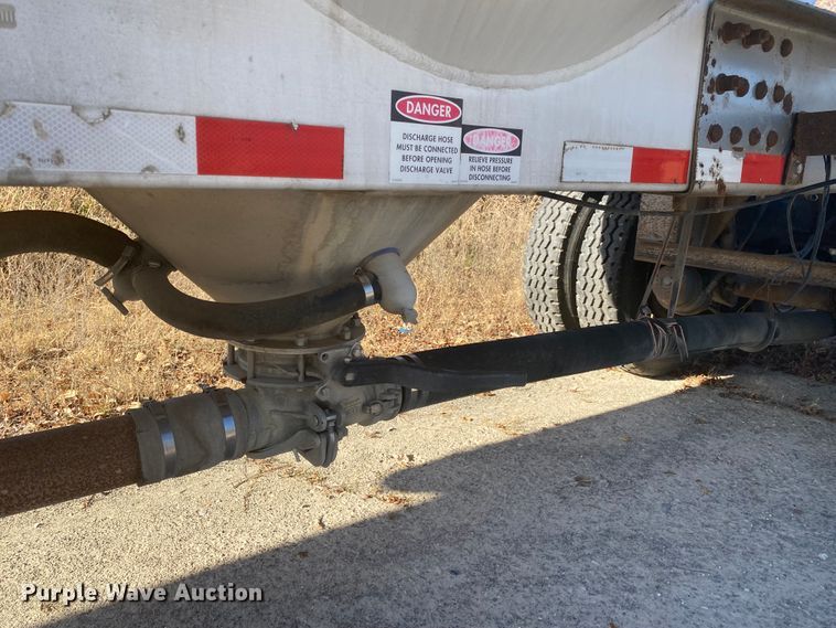 image for item DN6577 2007 Vantage  pneumatic dry bulk trailer