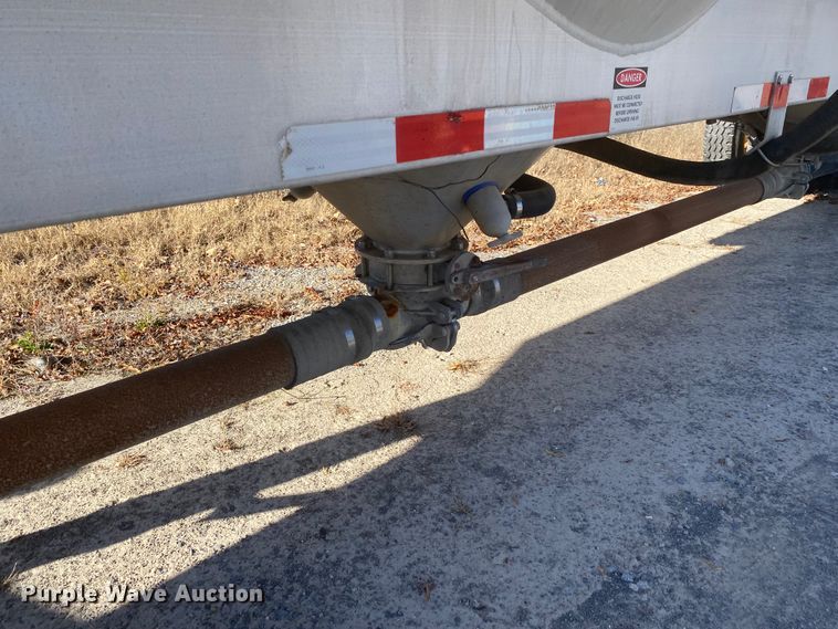 image for item DN6577 2007 Vantage  pneumatic dry bulk trailer