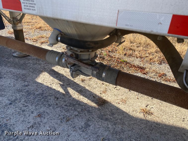 image for item DN6577 2007 Vantage  pneumatic dry bulk trailer