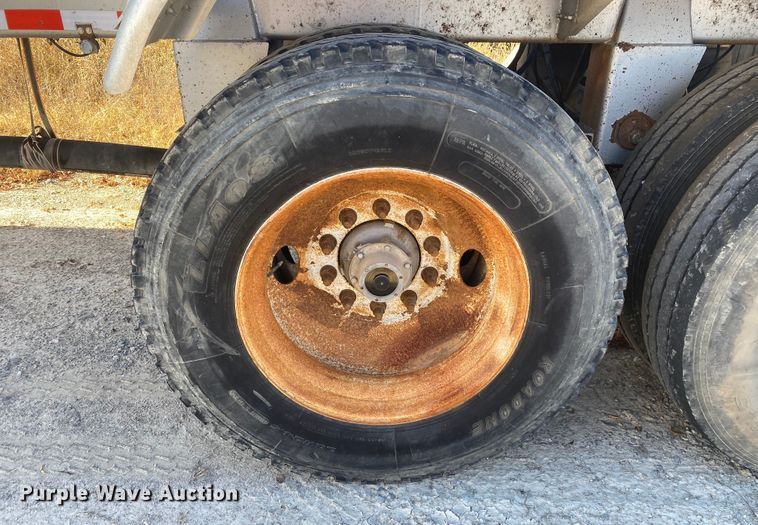 image for item DN6577 2007 Vantage  pneumatic dry bulk trailer