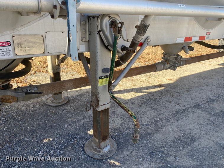 image for item DN6577 2007 Vantage  pneumatic dry bulk trailer