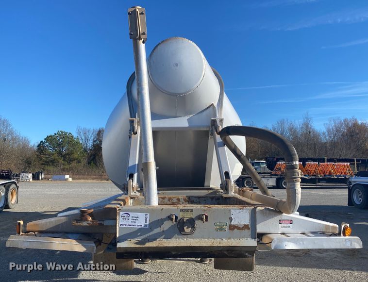 image for item DN6578 2007 Vantage  pneumatic dry bulk trailer