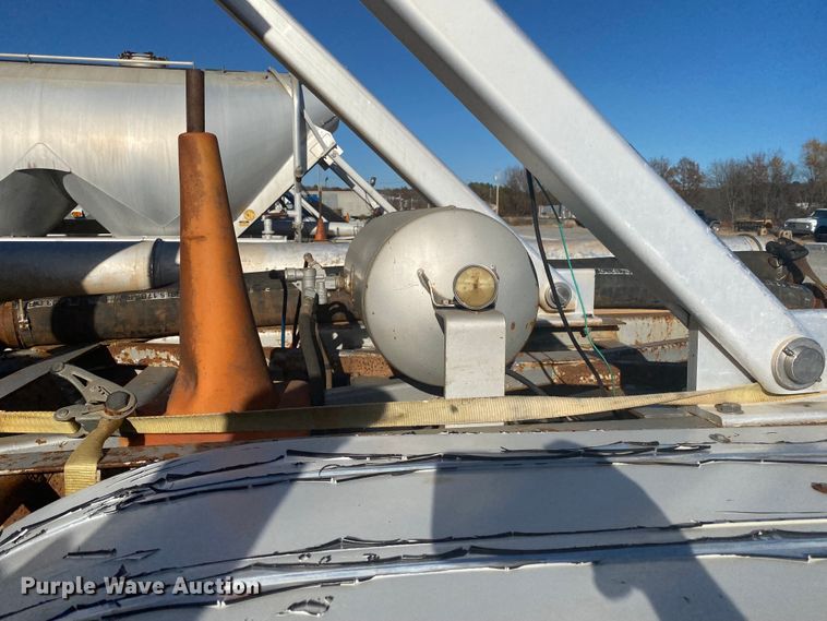 image for item DN6578 2007 Vantage  pneumatic dry bulk trailer