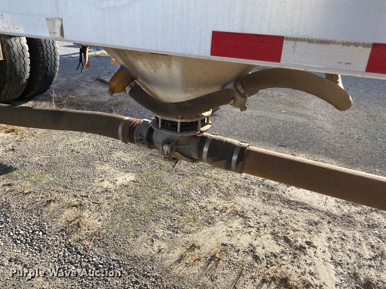 image for item DN6578 2007 Vantage  pneumatic dry bulk trailer